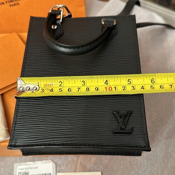 Authentic Louis Vuitton P. Sac Plat Epi Noir - Picture 12 of 17